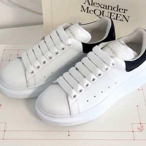 Alexander McQueen Black tail
